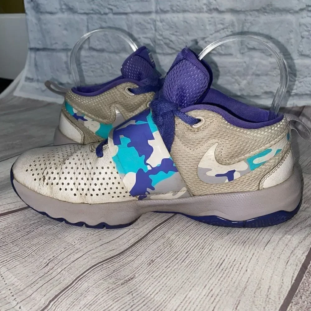 Nike Team Hustle basketball shoes youth boys 5 purple & grey
